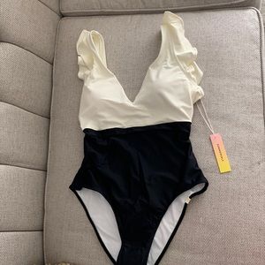 NWT Summersalt The Ruffle Backflip swimsuit size 6